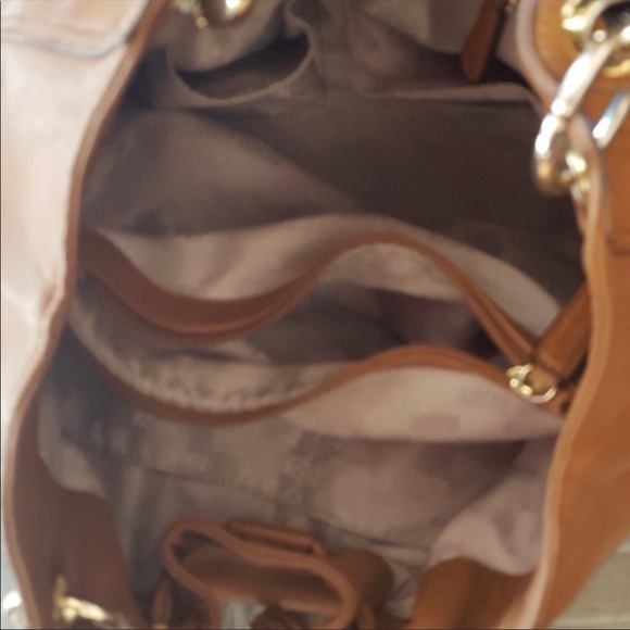 Michael Kors Large 3 Compartment Leather Handbag - Picture 6 of 8